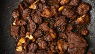 Quick beef tapa with browned sliced beef and garlic, cooked without marinating.