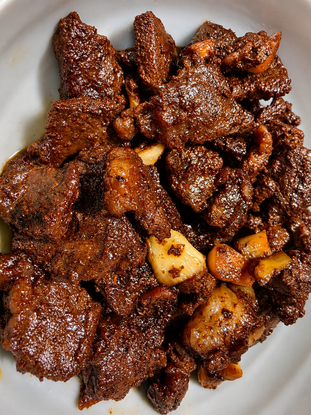 Quick beef tapa with browned sliced beef and garlic, cooked without marinating.